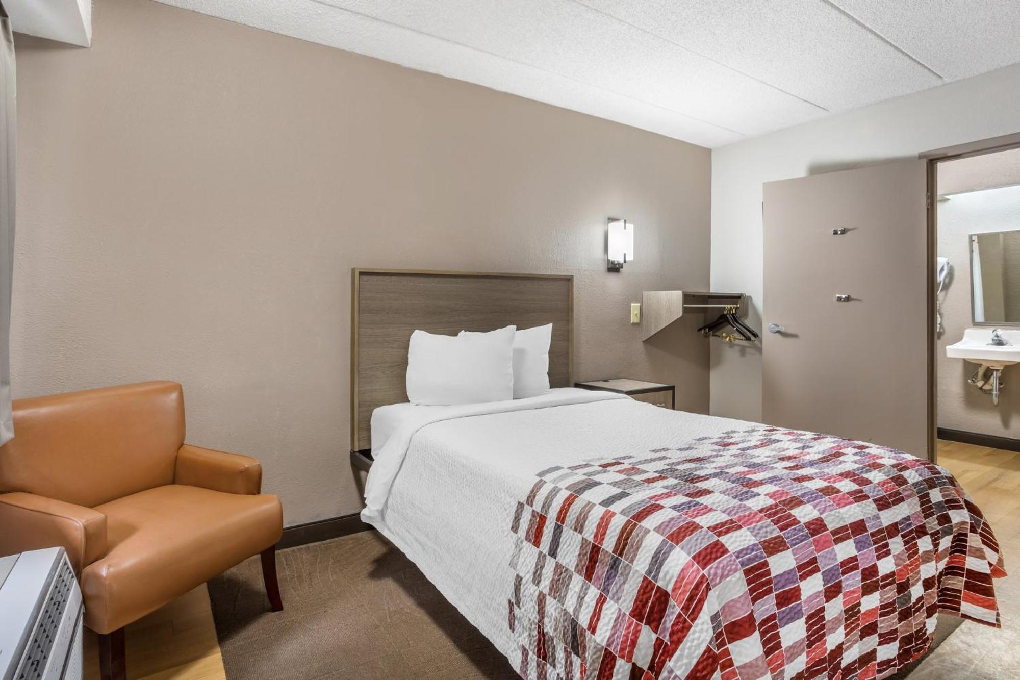 Red Roof Inn Tinton Falls-Jersey Shore Exterior photo